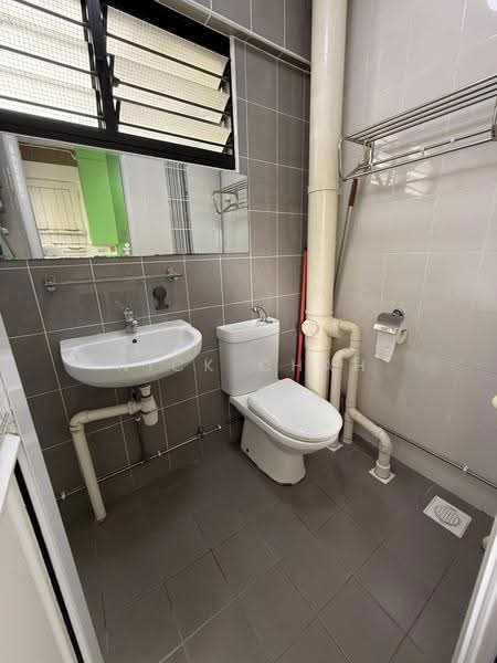 124 Bukit Batok Central, 124 Bukit Batok Central, Dairy Farm / Bukit Panjang / Choa Chu Kang, 3 Bedrooms, 1,001 sqft, HDB Flat For Sale, by Nick Chah, 500270828 - Common Bathroom - PropertyGuru.com.sg