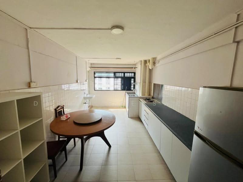 377 Clementi Avenue 5, 377 Clementi Avenue 5, Buona Vista / West Coast / Clementi New Town, 2 Bedrooms, 721 sqft, HDB Flat For Sale, by Darryl Cresswell, 500270831 - Kitchen - PropertyGuru.com.sg