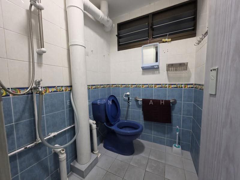 30 Marsiling Drive, 30 Marsiling Drive, Admiralty / Woodlands, 2 Bedrooms, 750 sqft, HDB Flat For Rent, by Eleen Seah, 500270835 - Bathroom - PropertyGuru.com.sg