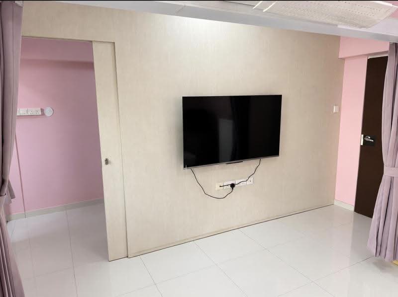 205 Ang Mo Kio Avenue 1, 205 Ang Mo Kio Avenue 1, Ang Mo Kio / Bishan / Thomson, 3 Bedrooms, 1,055 sqft, HDB Flat For Sale, by Leah Tay, 500270838 - Master bedroom - PropertyGuru.com.sg