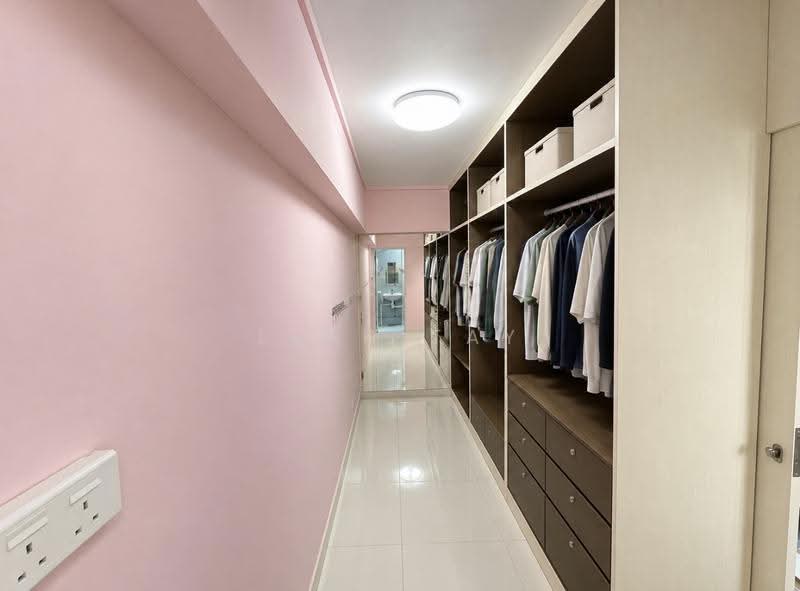 205 Ang Mo Kio Avenue 1, 205 Ang Mo Kio Avenue 1, Ang Mo Kio / Bishan / Thomson, 3 Bedrooms, 1,055 sqft, HDB Flat For Sale, by Leah Tay, 500270838 - Walk-in wardrobe - PropertyGuru.com.sg