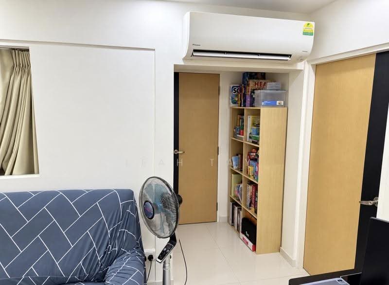 205 Ang Mo Kio Avenue 1, 205 Ang Mo Kio Avenue 1, Ang Mo Kio / Bishan / Thomson, 3 Bedrooms, 1,055 sqft, HDB Flat For Sale, by Leah Tay, 500270838 - Living Room - PropertyGuru.com.sg
