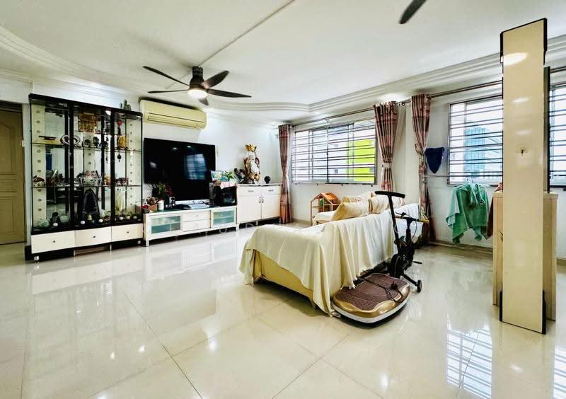 646 Yishun Street 61, 646 Yishun Street 61, Sembawang / Yishun, 3 Bedrooms, 1,119 sqft, HDB Flat For Sale, by Claudia Ang, 500270839 - Living Room - PropertyGuru.com.sg