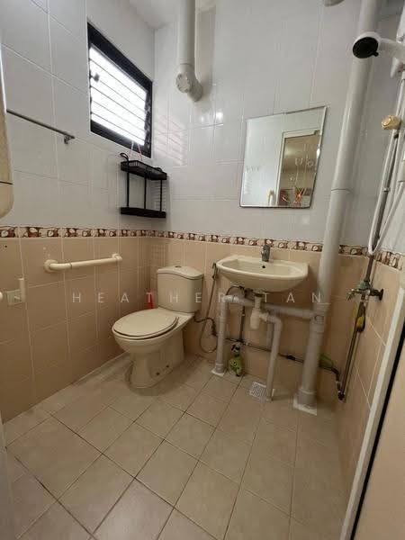 513 Ang Mo Kio Avenue 8, 513 Ang Mo Kio Avenue 8, Ang Mo Kio / Bishan / Thomson, 2 Bedrooms, 720 sqft, HDB Flat For Rent, by Heather Tan, 500270843 - Bathroom - PropertyGuru.com.sg