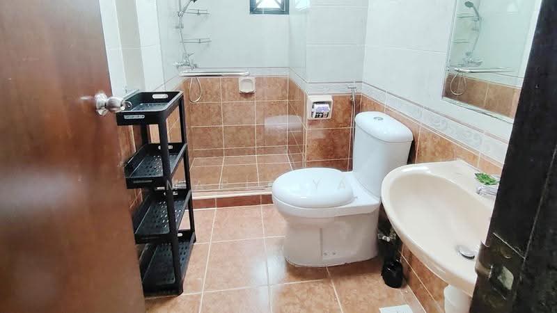 The Anchorage, 370E Alexandra Road, Alexandra / Commonwealth, Room Rental, 120 sqft, Condominium For Rent, by Maple Yap, 500270845 - Common Bathroom - PropertyGuru.com.sg