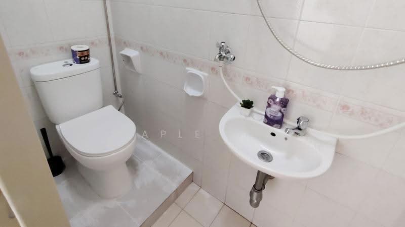 The Anchorage, 370E Alexandra Road, Alexandra / Commonwealth, Room Rental, 120 sqft, Condominium For Rent, by Maple Yap, 500270845 - Yard Bathroom - PropertyGuru.com.sg