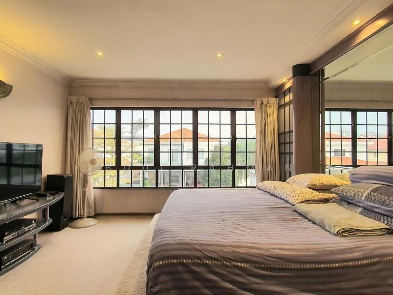 CORNER PLOT BUNGALOW AT PRIME EAST D15, East Coast / Marine Parade, 6 Bedrooms, 5,500 sqft, Bungalow House For Sale, by Abdul Rahman, 500270850 - Bedroom - PropertyGuru.com.sg