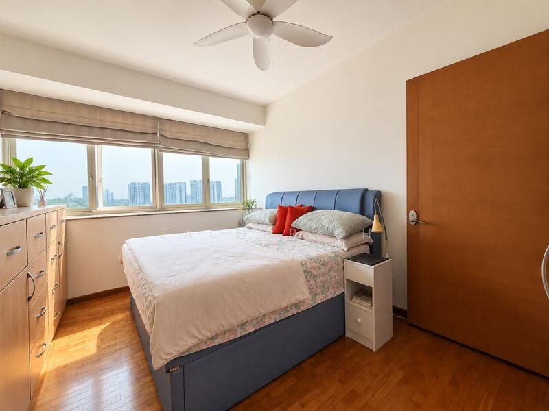 Queens, 10 Stirling Road, Alexandra / Commonwealth, 3 Bedrooms, 1,184 sqft, Condominium For Sale, by Zachar Oh, 500270854 - Bedroom - PropertyGuru.com.sg
