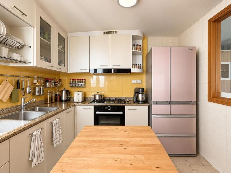 Queens, 10 Stirling Road, Alexandra / Commonwealth, 3 Bedrooms, 1,184 sqft, Condominium For Sale, by Zachar Oh, 500270854 - Kitchen - PropertyGuru.com.sg