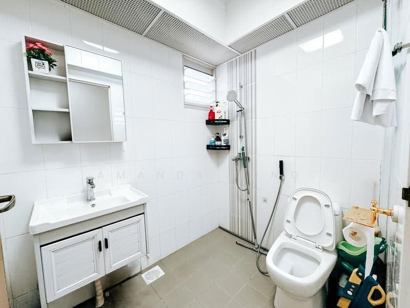 323B Sumang Walk, 323B Sumang Walk, Hougang / Punggol / Sengkang, 3 Bedrooms, 1,216 sqft, HDB Flat For Rent, by Amanda Hong, 500270863 - Bathroom - PropertyGuru.com.sg