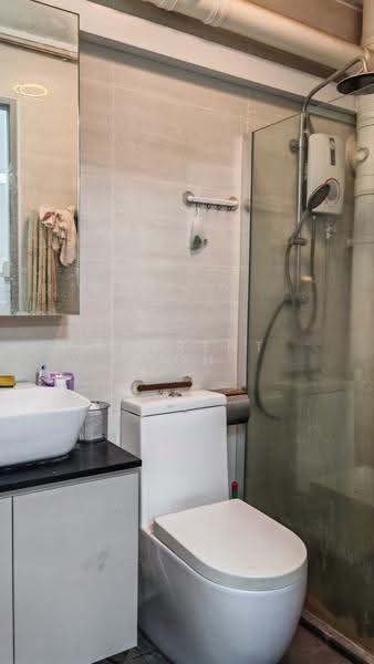 661 Choa Chu Kang Crescent, 661 Choa Chu Kang Crescent, Dairy Farm / Bukit Panjang / Choa Chu Kang, 3 Bedrooms, 1,313 sqft, HDB Flat For Sale, by Laurent Soh, 500270874 - Bathroom - PropertyGuru.com.sg