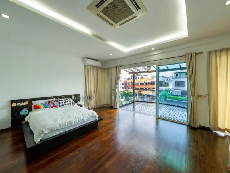 GOOD PLOT BUNGALOW @ ST PATRICK'S / EAST COAST / STILL ROAD, East Coast / Marine Parade, 6 Bedrooms, 6,200 sqft, Bungalow House For Sale, by Abdul Rahman, 500270906 - Bedroom - PropertyGuru.com.sg