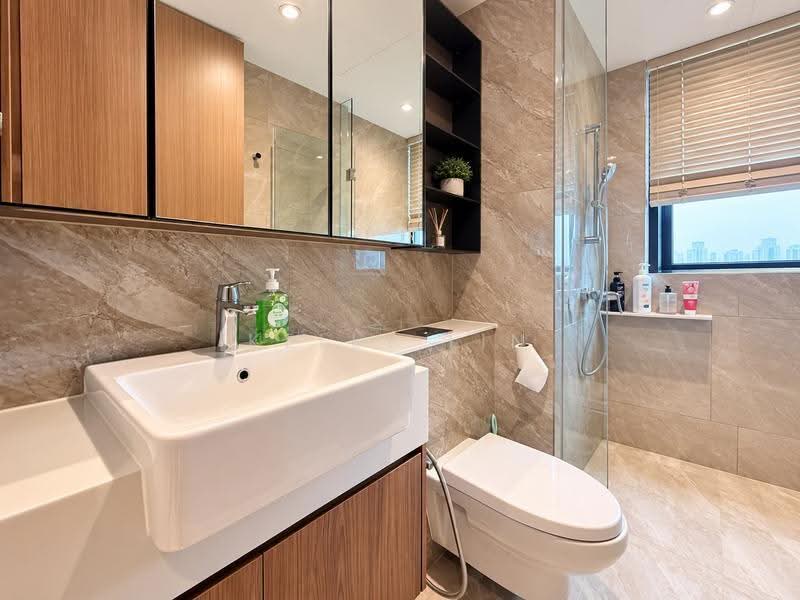 Whistler Grand, 107 West Coast Vale, Buona Vista / West Coast / Clementi New Town, 5 Bedrooms, 1,442 sqft, Condominium For Sale, by Kelly Lin, 500270911 - Bathroom - PropertyGuru.com.sg