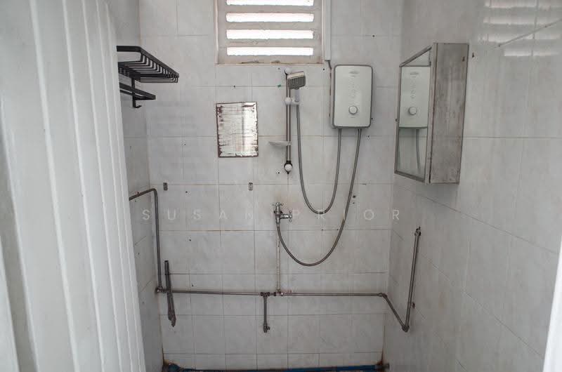 Sims Ave/ Geylang Serai 2nd Floor, Changi Road, Eunos / Geylang / Paya Lebar, 1,350 sqft, Shop / Shophouse For Rent, by Susan Prior, 500270939 - Bathroom - CommercialGuru.com.sg