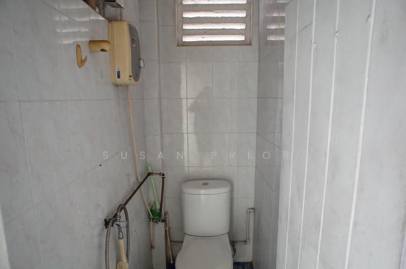 Sims Ave/ Geylang Serai 2nd Floor, Changi Road, Eunos / Geylang / Paya Lebar, 1,350 sqft, Shop / Shophouse For Rent, by Susan Prior, 500270939 - Bathroom - CommercialGuru.com.sg
