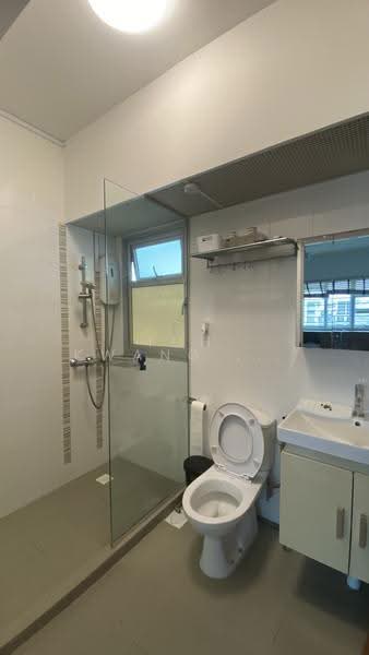 18C MacPherson Residency, 18C Circuit Road, Macpherson / Potong Pasir, 3 Bedrooms, 1,001 sqft, HDB Flat For Rent, by Toh Kwang Yong Daniel, 500270957 - Ensuite Bathroom - PropertyGuru.com.sg