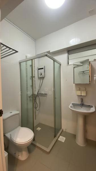 18C MacPherson Residency, 18C Circuit Road, Macpherson / Potong Pasir, 3 Bedrooms, 1,001 sqft, HDB Flat For Rent, by Toh Kwang Yong Daniel, 500270957 - Common Bathroom - PropertyGuru.com.sg