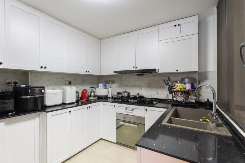 Simsville, 6 Geylang East Avenue 2, Eunos / Geylang / Paya Lebar, 3 Bedrooms, 1,238 sqft, Condominium For Sale, by Alethea Seow, 500270963 - Kitchen - PropertyGuru.com.sg