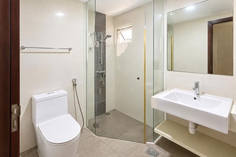 Cheap 2B2B under 10y/o. 8 mins’ to beach, 4% rental yield, 1km to 2 pri schs!, Pasir Ris/Tampines/Changi/Loyang, Pasir Ris / Tampines, 3 Bedrooms, 861 sqft, Condominium For Sale, by Kimberly Lai, 500270965 - Bathroom - PropertyGuru.com.sg