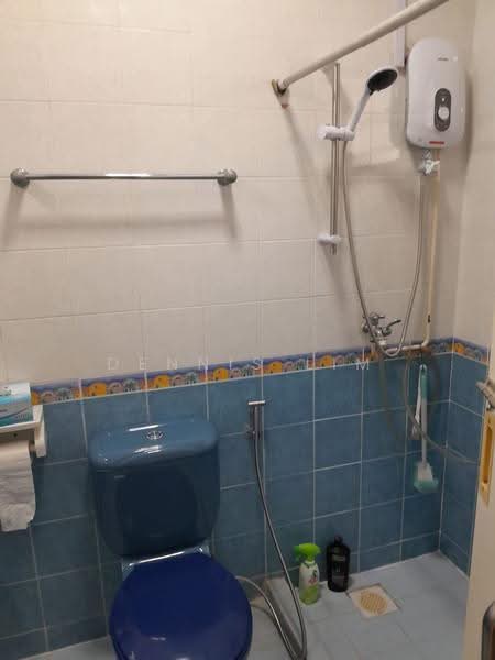 324D Sengkang East Way, 324D Sengkang East Way, Hougang / Punggol / Sengkang, 3 Bedrooms, 969 sqft, HDB Flat For Rent, by Dennis Lim, 500270967 - Bathroom - PropertyGuru.com.sg