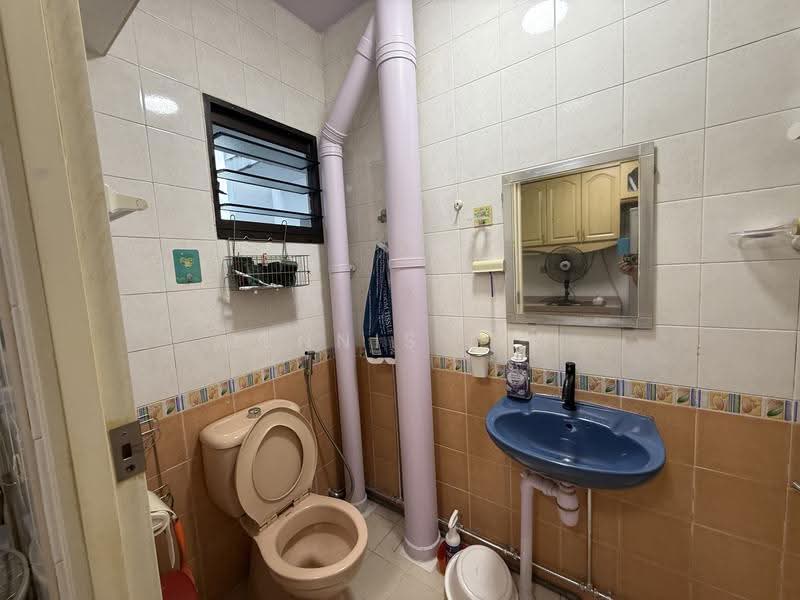 324D Sengkang East Way, 324D Sengkang East Way, Hougang / Punggol / Sengkang, 3 Bedrooms, 969 sqft, HDB Flat For Rent, by Dennis Lim, 500270967 - Bathroom - PropertyGuru.com.sg