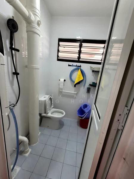 147 Silat Avenue, 147 Silat Avenue, Alexandra / Commonwealth, 2 Bedrooms, 721 sqft, HDB Flat For Rent, by Alex Ang Eng Hoe, 500270973 - Bathroom - PropertyGuru.com.sg
