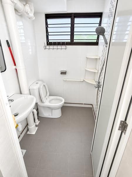 352 clementi avenue 2, clementi avenue 2, Buona Vista / West Coast / Clementi New Town, 1,615 sqft, Shop / Shophouse For Sale, by Melvin Chee, 500270978 - Bathroom - CommercialGuru.com.sg