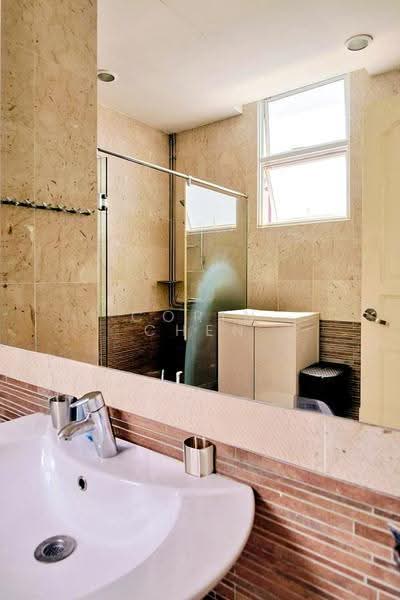 Chuan Drive, Hougang / Punggol / Sengkang, 5 Bedrooms, 4,000 sqft, Corner Terrace For Sale, by Corin Chen, 500270986 - Bathroom - PropertyGuru.com.sg