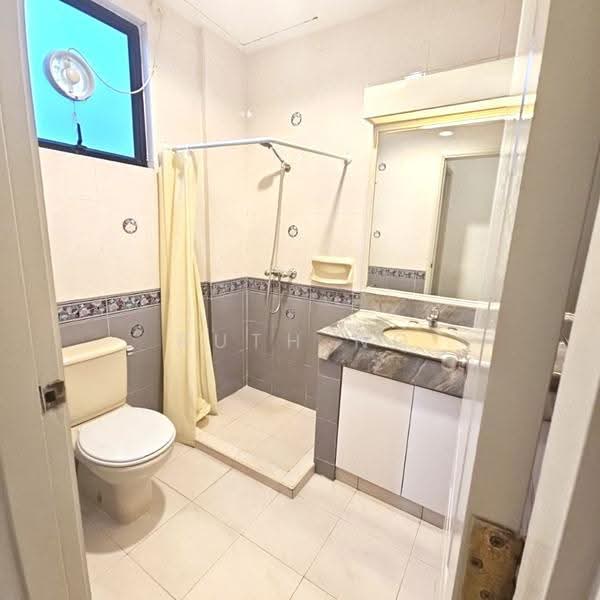 Banyan Condo, 3 Chwee Chian Road, Buona Vista / West Coast / Clementi New Town, 3 Bedrooms, 1,561 sqft, Condominium For Rent, by Ruth Ng, 500270991 - Bathroom - PropertyGuru.com.sg