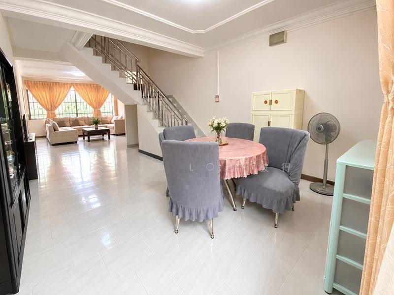 858 Tampines Avenue 5, 858 Tampines Avenue 5, Pasir Ris / Tampines, 4 Bedrooms, 1,571 sqft, HDB Flat For Sale, by Peter Loh 彼得, 500271011 - Living Room - PropertyGuru.com.sg