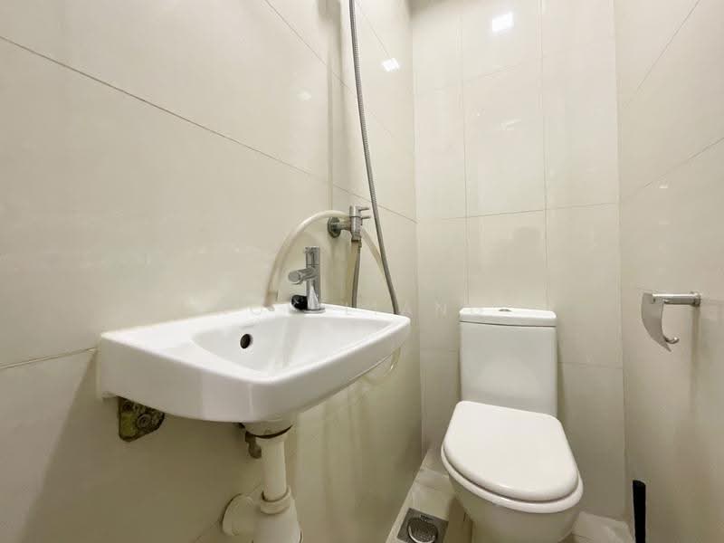 SkyPark Residences, 19 Sembawang Crescent, Sembawang / Yishun, 3 Bedrooms, 1,238 sqft, Condominium For Sale, by Roy Liang, 500271024 - Bathroom - PropertyGuru.com.sg