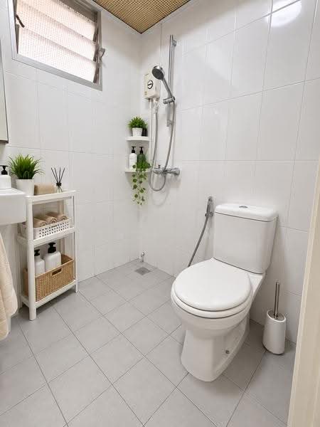 414A Fernvale Link, 414A Fernvale Link, Seletar / Yio Chu Kang, 2 Bedrooms, 732 sqft, HDB Flat For Sale, by Kenli Tan, 500271040 - Bathroom - PropertyGuru.com.sg