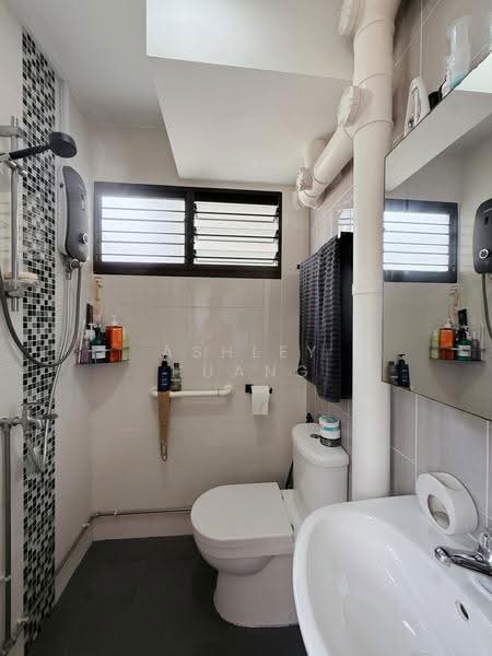 213 Bedok North Street 1, 213 Bedok North Street 1, Bedok / Upper East Coast, 2 Bedrooms, 732 sqft, HDB Flat For Sale, by Ashley Huang, 500271042 - Common Bathroom - PropertyGuru.com.sg