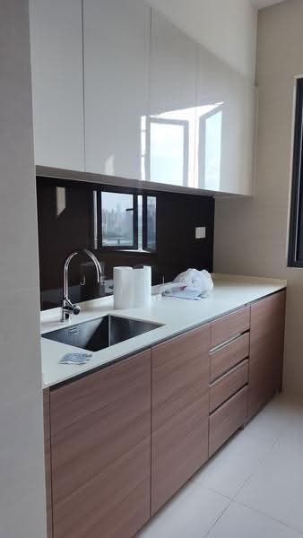 Stirling Residences, 25 Stirling Road, Alexandra / Commonwealth, 3 Bedrooms, 882 sqft, Condominium For Rent, by Jessica Foo, 500271043 - Kitchen - PropertyGuru.com.sg