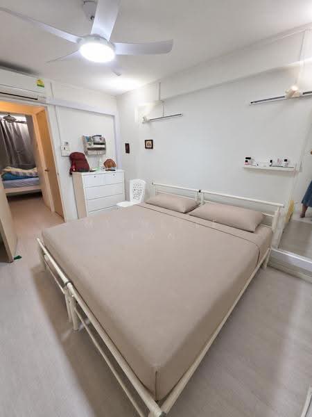 302 Serangoon Avenue 2, 302 Serangoon Avenue 2, Hougang / Punggol / Sengkang, 2 Bedrooms, 743 sqft, HDB Flat For Sale, by Michelle Tan, 500271084 - Bedroom - PropertyGuru.com.sg
