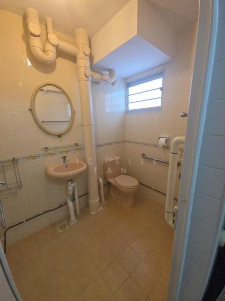 460 Ang Mo Kio Avenue 10, 460 Ang Mo Kio Avenue 10, Ang Mo Kio / Bishan / Thomson, 3 Bedrooms, 1,291 sqft, HDB Flat For Sale, by Michelle Tan, 500271088 - Bathroom - PropertyGuru.com.sg