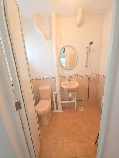 460 Ang Mo Kio Avenue 10, 460 Ang Mo Kio Avenue 10, Ang Mo Kio / Bishan / Thomson, 3 Bedrooms, 1,291 sqft, HDB Flat For Sale, by Michelle Tan, 500271088 - Bathroom - PropertyGuru.com.sg