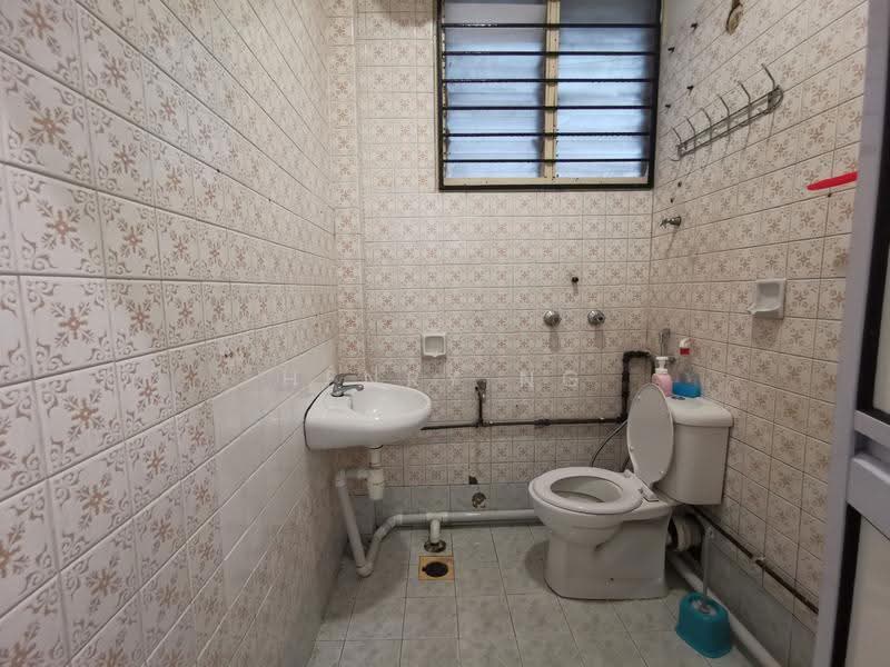 Kai Fook Mansion, 2 Kim Tian Road, Alexandra / Commonwealth, Room Rental, 100 sqft, Shophouse For Rent, by Henry Ng, 500271099 - Bathroom - PropertyGuru.com.sg