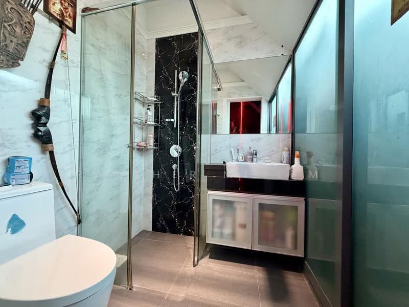 Kenanga avenue, Kenanga avenue, Macpherson / Potong Pasir, 6 Bedrooms, 4,600 sqft, Corner Terrace For Sale, by Raycher MF Lim, 500271107 - Bathroom - PropertyGuru.com.sg