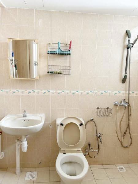 202B Punggol Field, 202B Punggol Field, Hougang / Punggol / Sengkang, Room Rental, 100 sqft, HDB Flat For Rent, by Kenny Kan, 500271110 - Bathroom - PropertyGuru.com.sg