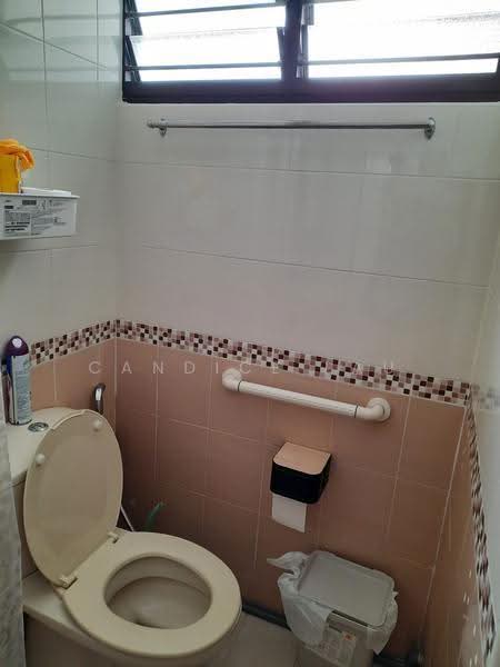 31 Teban Gardens Road, 31 Teban Gardens Road, Boon Lay / Jurong / Tuas, Room Rental, 200 sqft, HDB Flat For Rent, by Candice Lau, 500271120 - Bathroom - PropertyGuru.com.sg