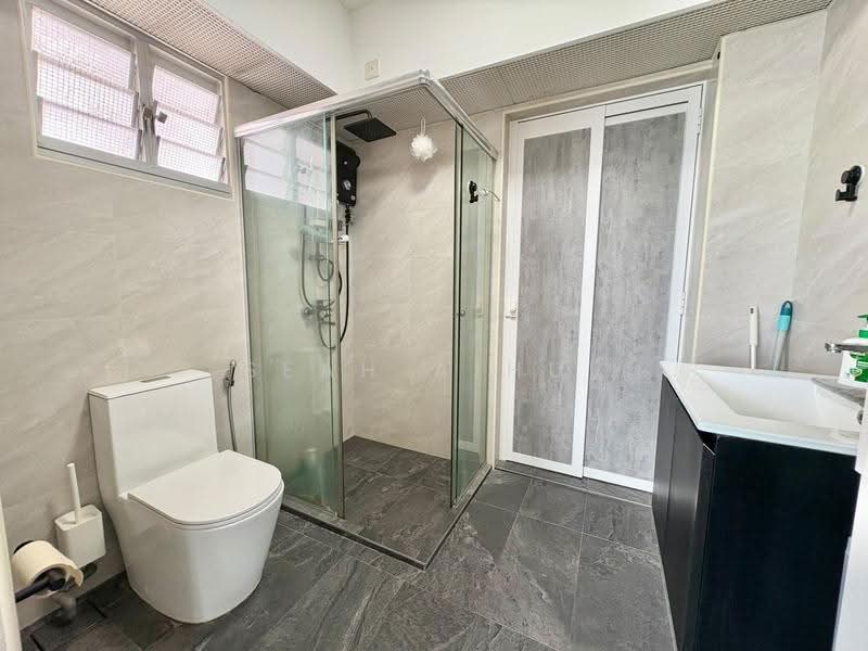 423 Clementi Avenue 1, 423 Clementi Avenue 1, Buona Vista / West Coast / Clementi New Town, 1 Bedroom, 538 sqft, HDB Flat For Sale, by Seah Aihui, 500271133 - Bathroom - PropertyGuru.com.sg