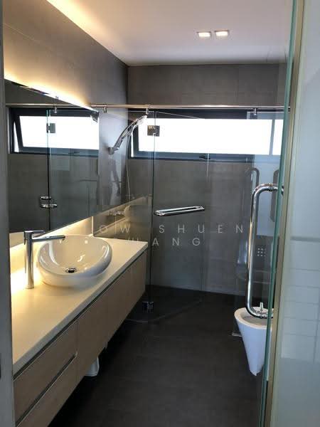 Coronation Shopping Plaza, 587 Bukit Timah Road, Tanglin / Holland / Bukit Timah, 1 Bedroom, 1,098 sqft, Apartment For Rent, by Siow Shuen Chang, 500271135 - Bathroom - PropertyGuru.com.sg