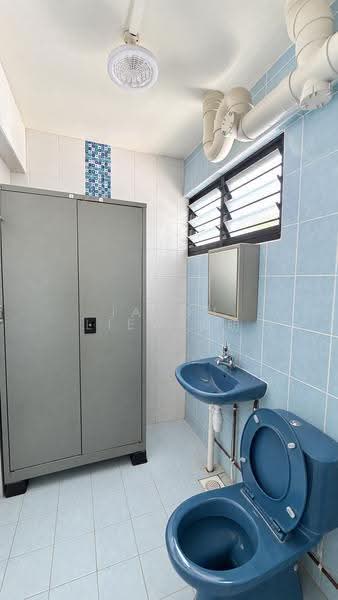 242 Serangoon Avenue 3, 242 Serangoon Avenue 3, Hougang / Punggol / Sengkang, 3 Bedrooms, 904 sqft, HDB Flat For Sale, by Jason Liew 俊明, 500271140 - Bathroom - PropertyGuru.com.sg