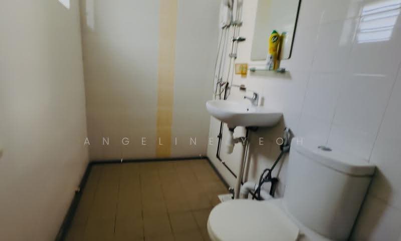 123 Pending Road, 123 Pending Road, Dairy Farm / Bukit Panjang / Choa Chu Kang, 3 Bedrooms, 1,108 sqft, HDB Flat For Rent, by Angeline Yeoh, 500271141 - Bathroom - PropertyGuru.com.sg