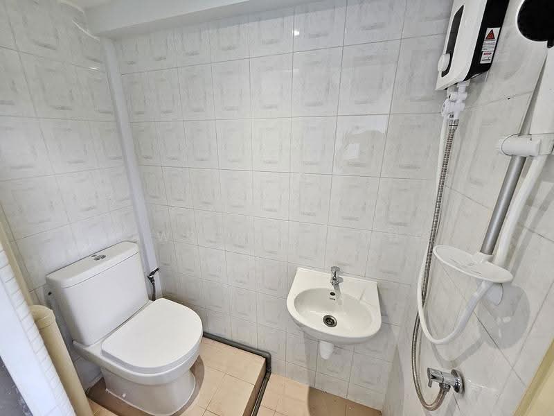 Chancery Court, 36A Dunearn Road, Newton / Novena, 3 Bedrooms, 2,034 sqft, Condominium For Rent, by Lawrence Hong, 500271152 - Bathroom - PropertyGuru.com.sg