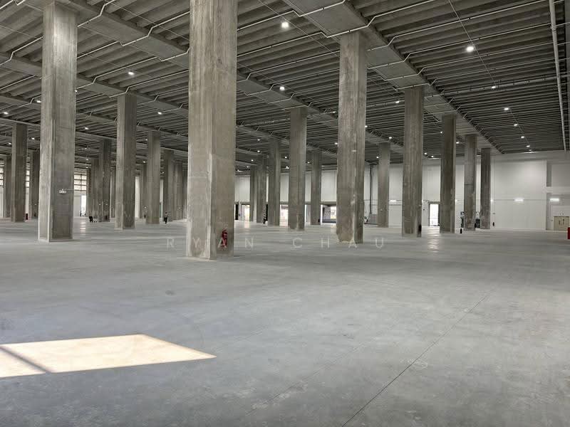 Ground | 16m High | 19 Bays @ Tuas, Boon Lay / Jurong / Tuas, 130,000 sqft, Warehouse For Rent, by Ryan Chau, 500271154 - Interior - CommercialGuru.com.sg