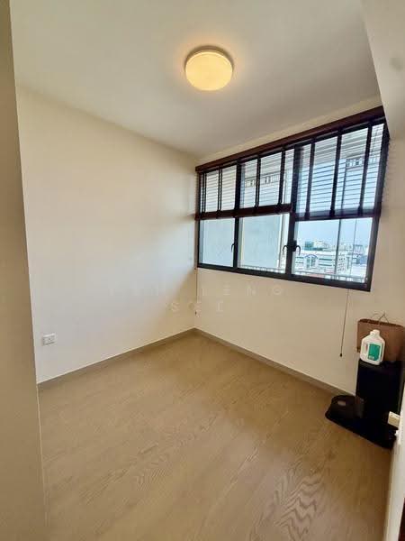 Penrose, 30 Sims Drive, Eunos / Geylang / Paya Lebar, 2 Bedrooms, 700 sqft, Condominium For Sale, by Peh Leng See, 500271162 - PropertyGuru.com.sg