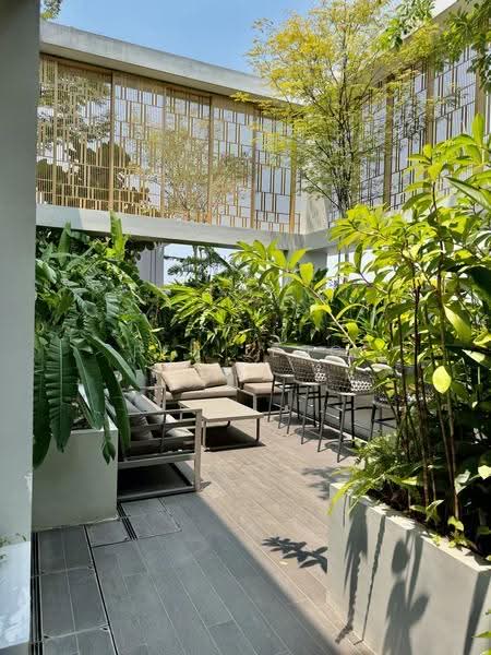Penrose, 30 Sims Drive, Eunos / Geylang / Paya Lebar, 2 Bedrooms, 700 sqft, Condominium For Sale, by Peh Leng See, 500271162 - PropertyGuru.com.sg