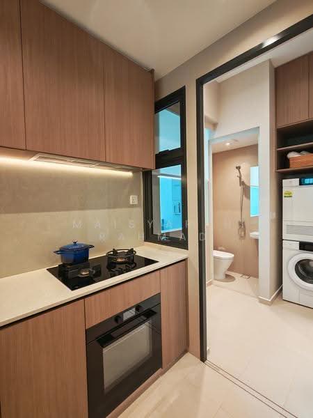 Amberwood at Holland, Tanglin / Holland / Bukit Timah, 4 Bedrooms, 1,227 sqft, Condominium For Sale, by Maisyarah Rahmad, 500271172 - Kitchen to Washer Dryer and WC - PropertyGuru.com.sg